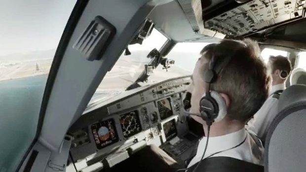 Airbus-A320-Cockpit-Scene_Flying-Across-Europe