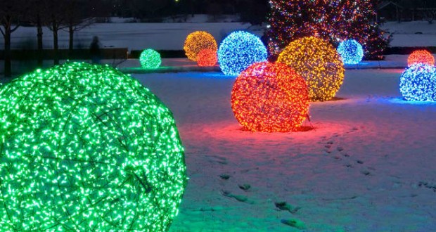 christmas-light-balls-rzbupxzd-620×330